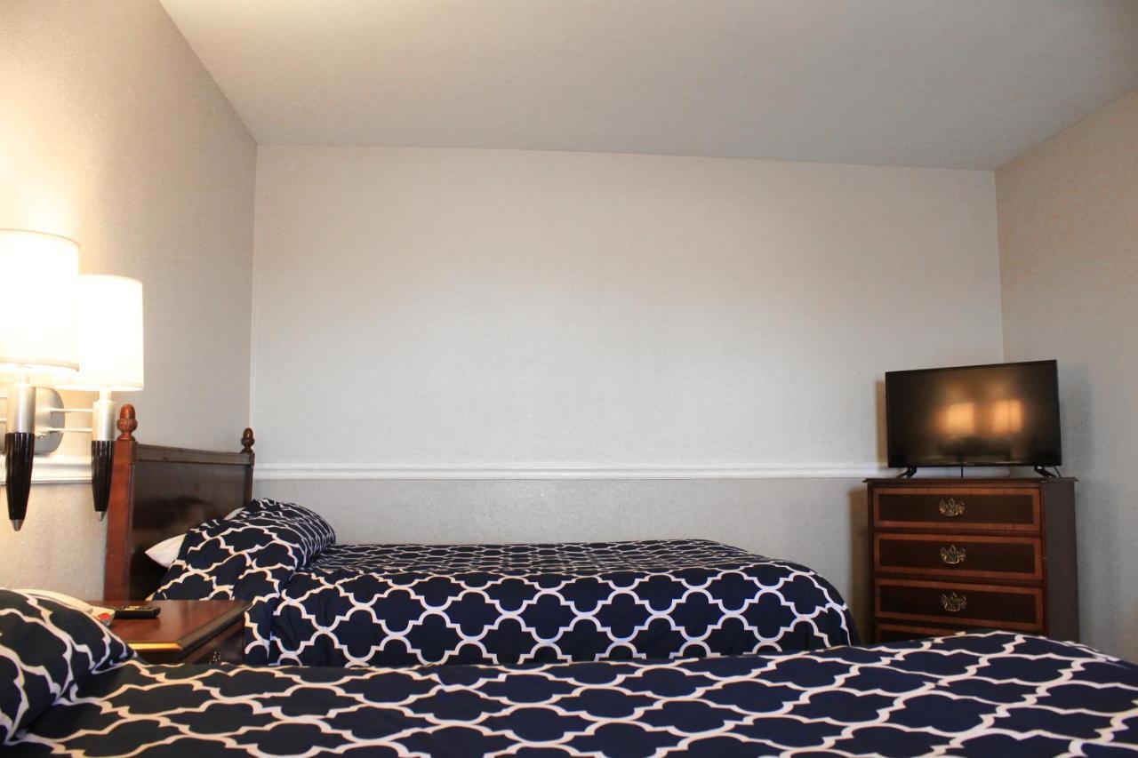 Alpine Inn & Suites Рокфорд Екстериор снимка