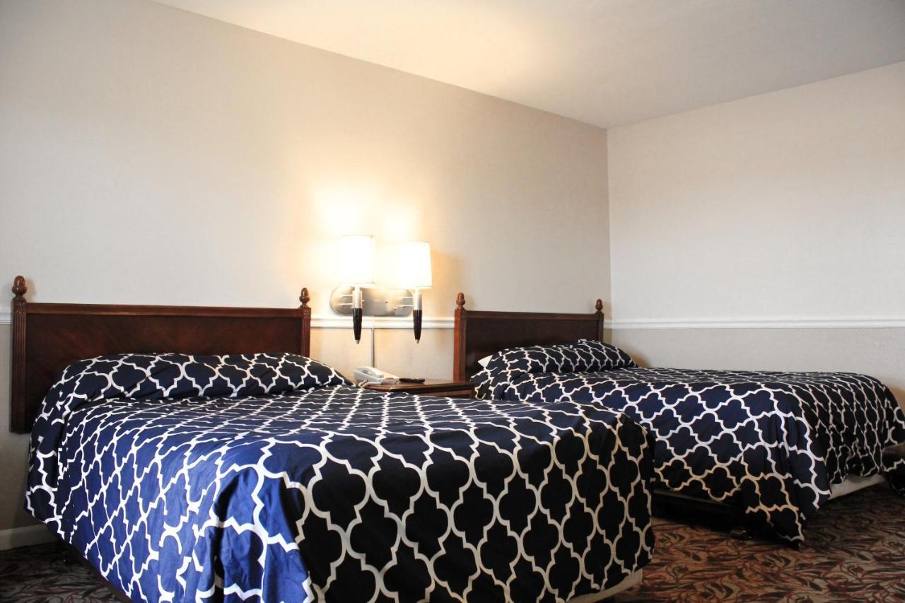 Alpine Inn & Suites Рокфорд Екстериор снимка