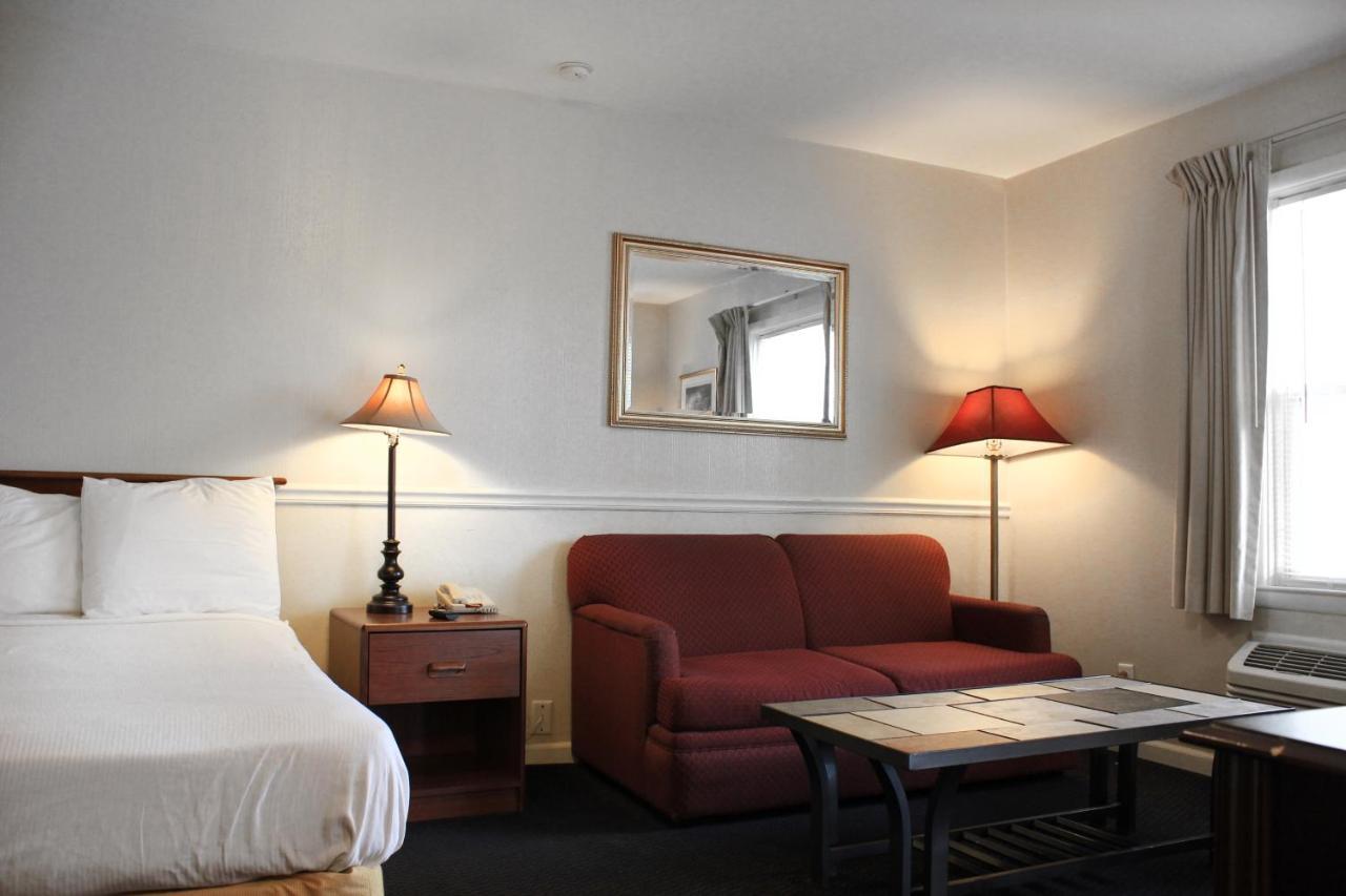 Alpine Inn & Suites Рокфорд Екстериор снимка
