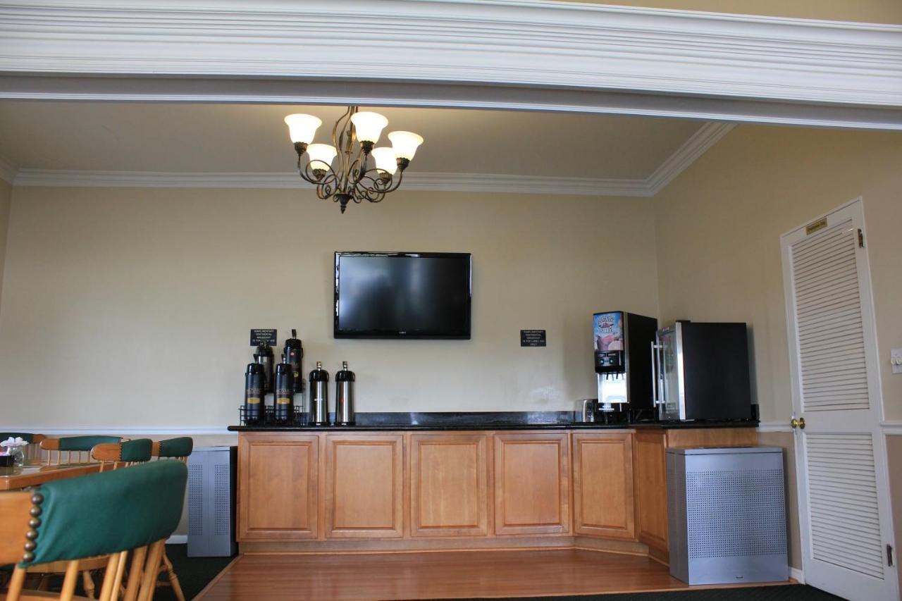 Alpine Inn & Suites Рокфорд Екстериор снимка