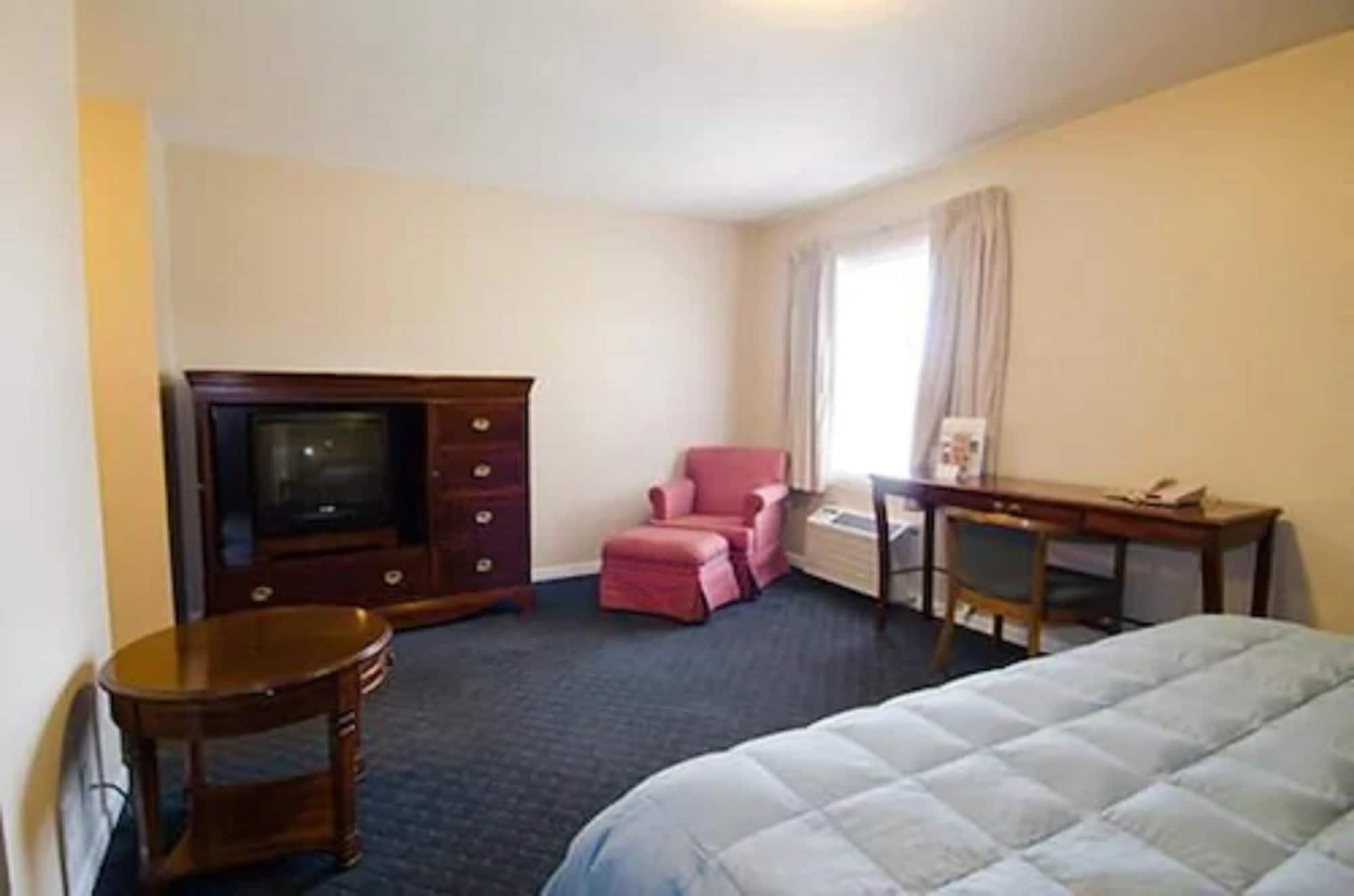Alpine Inn & Suites Рокфорд Екстериор снимка