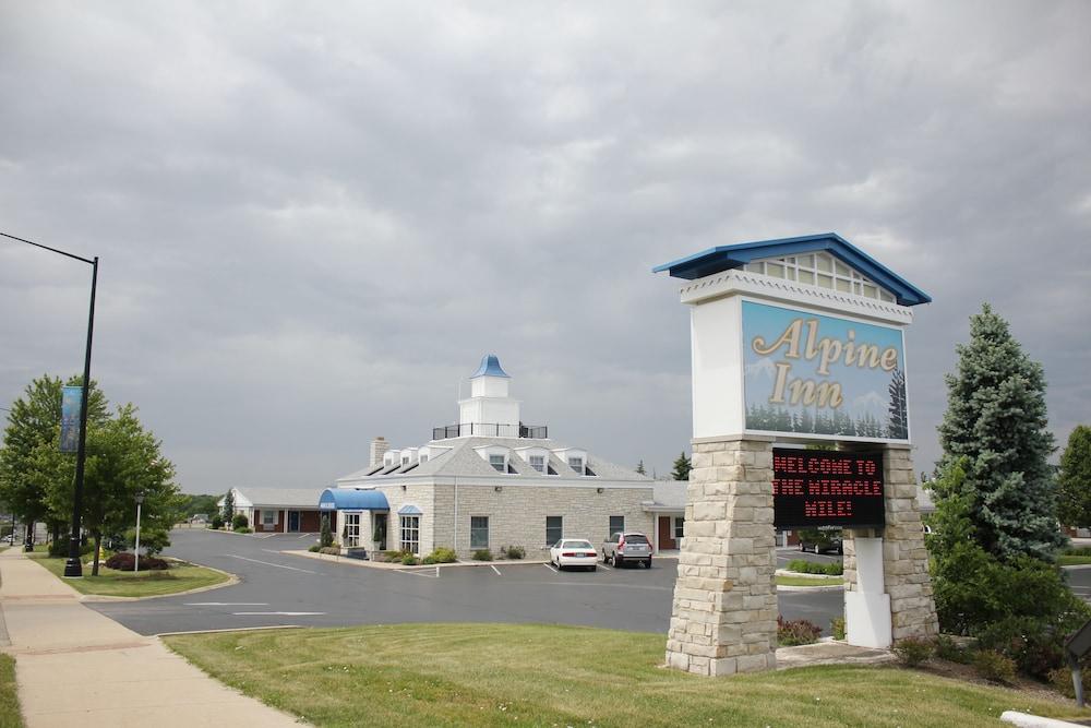 Alpine Inn & Suites Рокфорд Екстериор снимка