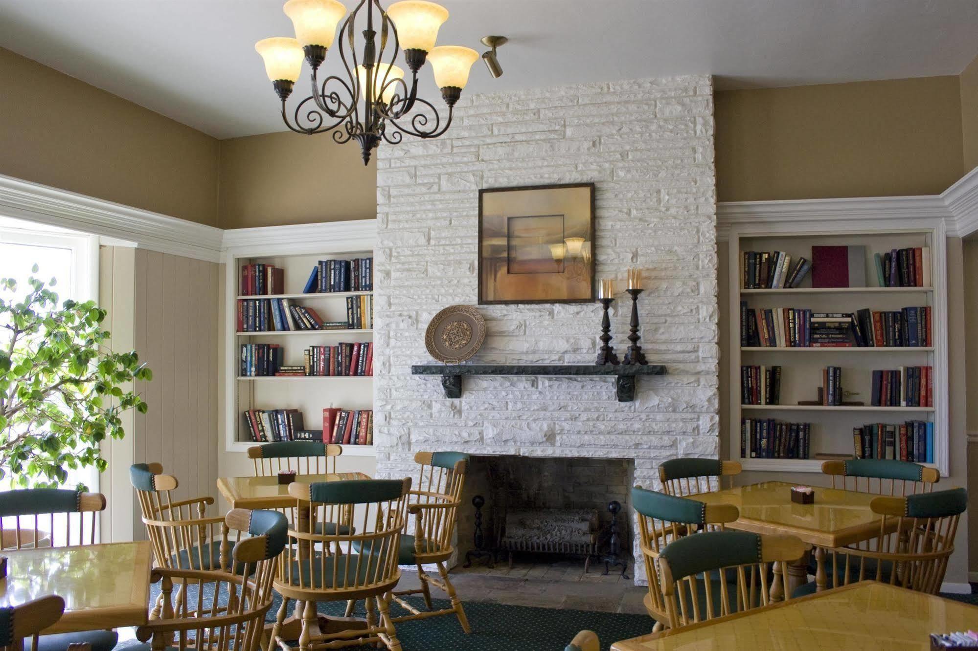 Alpine Inn & Suites Рокфорд Екстериор снимка