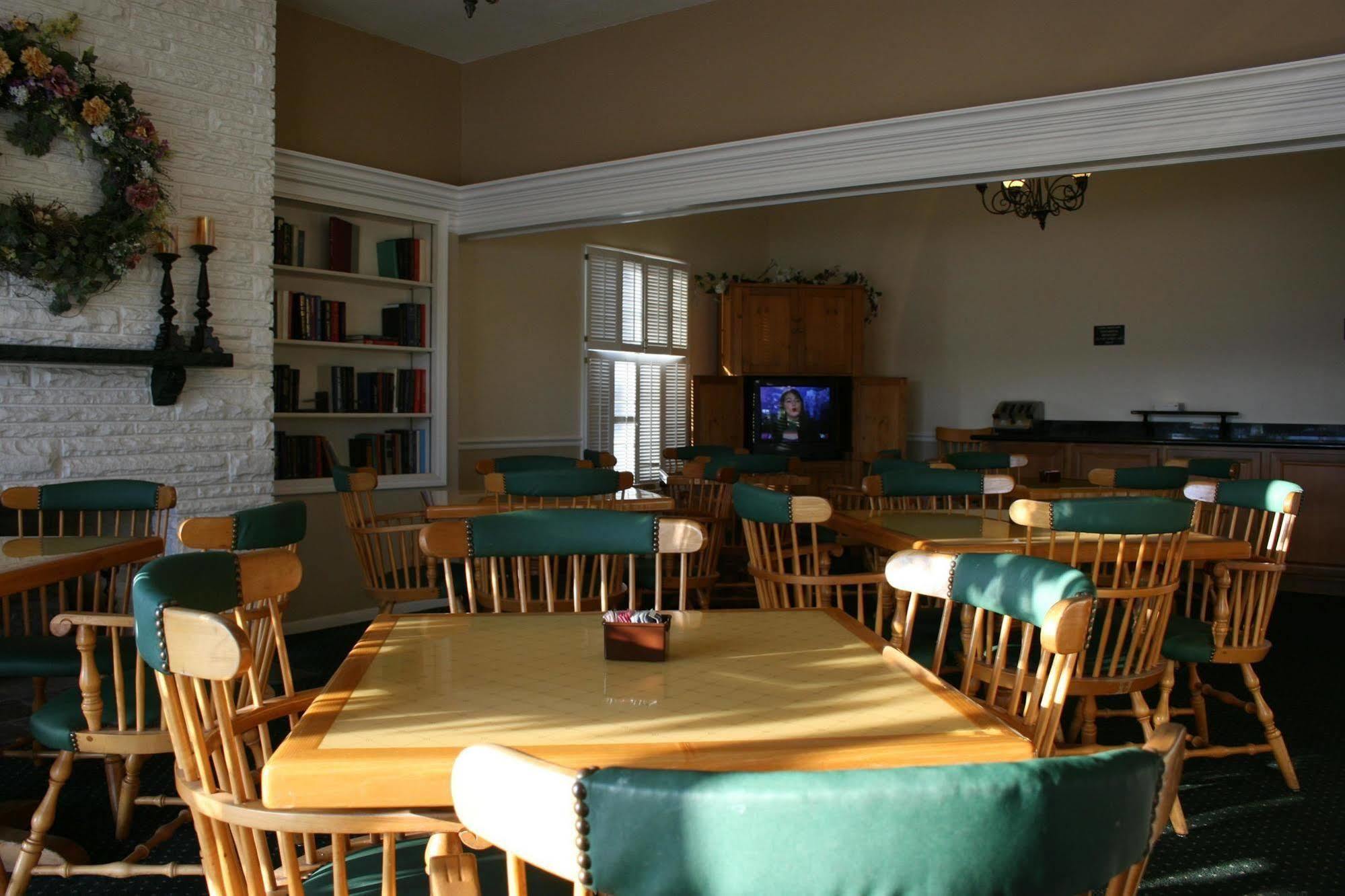 Alpine Inn & Suites Рокфорд Екстериор снимка