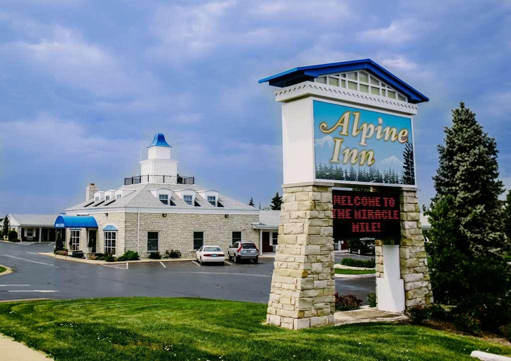 Alpine Inn & Suites Рокфорд Екстериор снимка